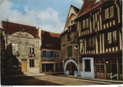 CPM NOYERS-sur-SEREIN Place de l'Hotel de Ville (1196689)