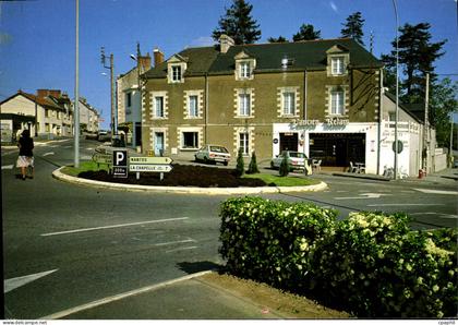 CPSM Orvault Loire Atlantique La Place de l'eglise avec le Bar Hotel L'Ancien Relais