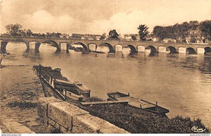 B105082 France Selles sur Cher, Le Pont sur le Cher Bridge
