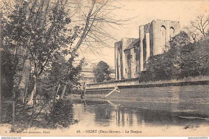 BF6389 niort le donjon france       France