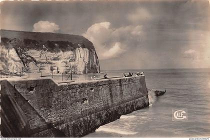 BR28912 Yport la jetee france