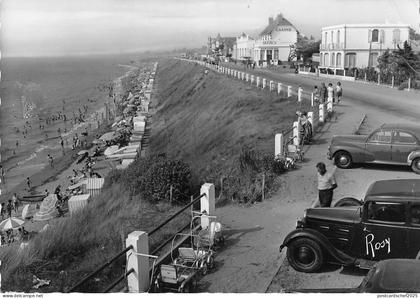 BR48850 Le remblai et la plage Tharon Plage      France