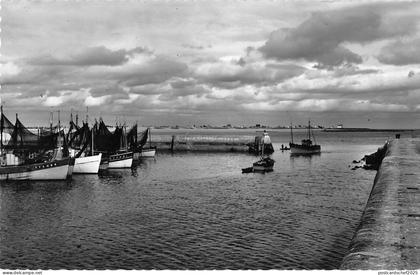 BR53810 L entree du port Lesconil      France