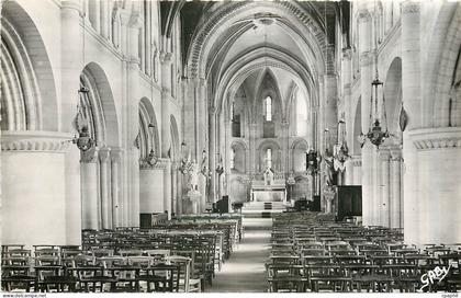 CPM Ouistreham Calvados Interieur de l'Eglise