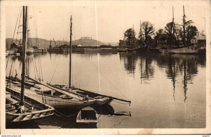 CPA Paimpol Le Bassin a flot Bateaux