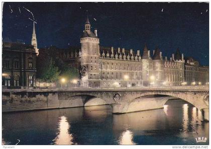 cp , 75 , PARIS , La Conciergerie illuminée