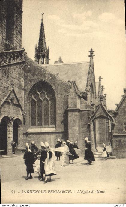 CPA St Guenole Penmarch L'Eglise St Nona