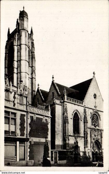 CPSM Peronne Facade de l'eglise