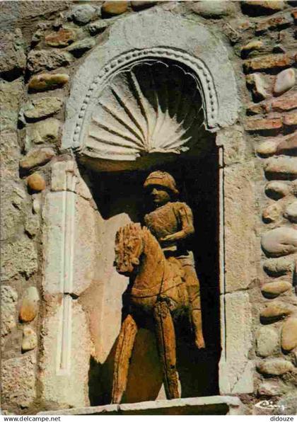 01 - Pérouges - Place des Tilleuls - Statue de Saint Georges Patron de Pérouges - Cité Médiévale - Vieilles pierres - CP