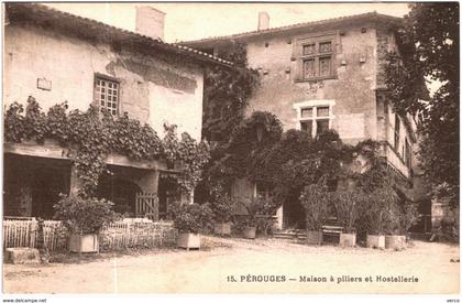 Carte Postale Ancienne de PEROUGES-maison à piliers et hostellerie