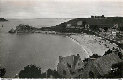 CPM Perros Guirec C du N Plage de Trestrignel et Pointe du Chateau