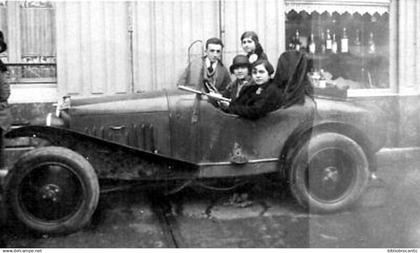 D40  LANDES - CARTE PHOTO PRIVEE - PEYREHORADE  : AUTOMOBILE, MAGASIN le 02/09/1927