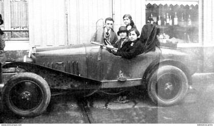 D40  LANDES - CARTE PHOTO PRIVEE - PEYREHORADE  : AUTOMOBILE, MAGASIN le 02/09/1927