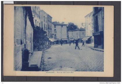 34 - Pézénas - place des Trois-Six - animée