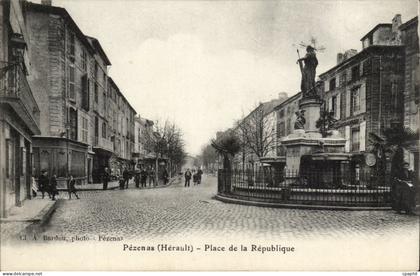 Pezenas - Place de la Republique - CPA