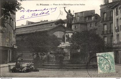 Pezenas - Place de la Republique et les Halles - CPA