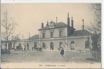 V 856/CPA   PITHIVIERS  (45)    LA GARE
