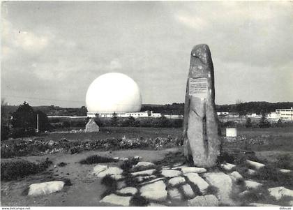 22 - Pleumeur-Bodou - La Station Spatiale - Le Radome et le Menhir - CPSM grand format - Carte Neuve - Voir Scans Recto-