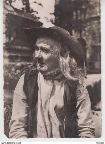 A091 /    PLOMODIERN     /   Types  Bretons  /   vieillard de PLOMODIERN