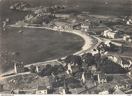 CPSM Plougasnou vue générale aérienne de la pointe vers la Mer
