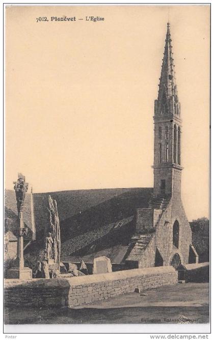PLOZEVET - L'Eglise