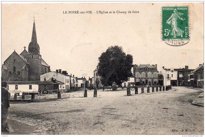 Le Poiré sur Vie : l'église et le champ de foire