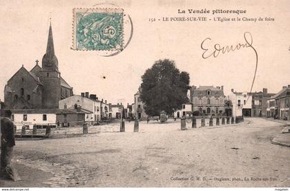 Le Poiré sur Vie : l'église et le champ de foire