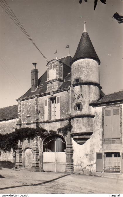 Le Poiré sur Vie : le château du Pont sur Vie