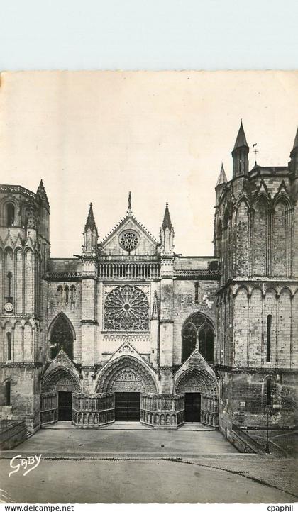 CPM Poitiers Vienne La Cathedrale