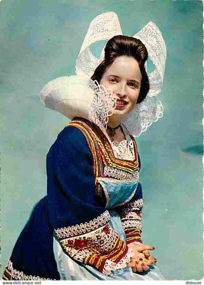 Carte Postale - 29 - Pont Aven - Femme en costume de Pont Aven - Coiffes - Folklore - Voir Scans Recto Verso