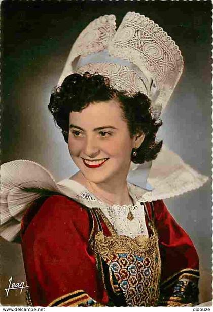 Carte Postale - 29 - Pont Aven - Femme en costume de Pont Aven - Coiffes - Folklore - Voir Scans Recto Verso