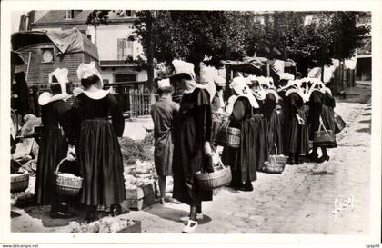 Pont Aven Jour de marche