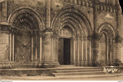 CPA Facade de l'Eglise romane de Pont l'Abbe d'Arnoult