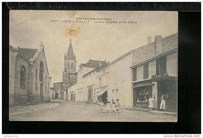 PONT L'ABBE D'ARNOULT - La rue centrale et les halles