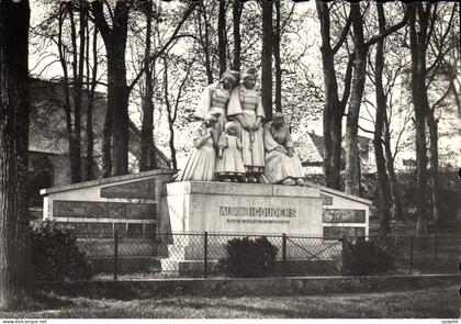 CPA Pont L'Abbe Monument Aux Bigoudens