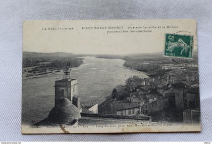 Pont saint Esprit, vue sur la ville et le Rhône pendant les inondations, Gard 30