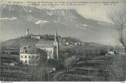 CPA Dauphine Environs de Pontcharra Le village et la Tour d'Avallon au fond le Granier