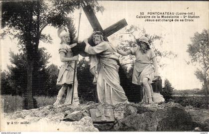 CPA Pontchateau Calvaire de la Madeleine Station Jesus est Charge de sa Croix