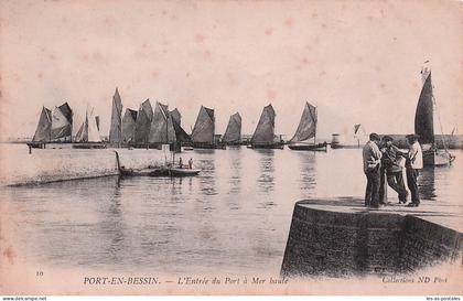 14 PORT EN BESSIN HUPPAIN L ENTREE DU PORT