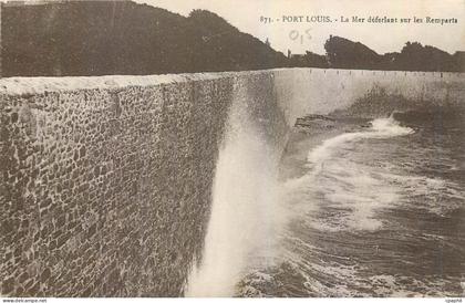 CPA Port Louis La Mer deferlant sur les Remparts