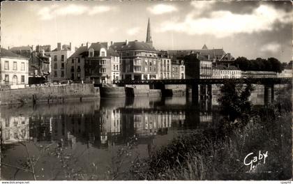CPA Redon Le pont Sur le Canal de Nantes a Brest