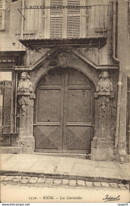 CPA L Auvergne Riom Les Cariatides