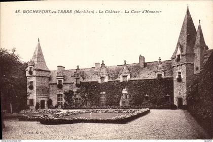 CPA Rochefort en Terre Morbihan le chateau la Cour d'Honneur