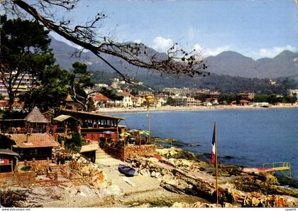 CPM Les Sites Merveilleux de la Cote d'Azur Roquebrune Cap Martin A M vue sur les Plages de Carnoles