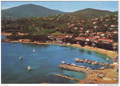SUPERBE CPM...DE...ROQUEBRUNE-SUR-ARGENS...VUE AERIENNE DE LA VILLE...