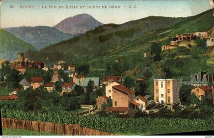CPA Royat Le Nid De Royat Et Le Puy De Dome