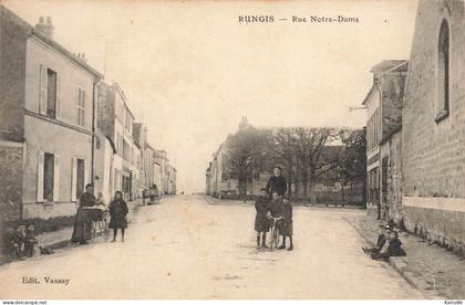 rungis * la rue notre dame * villageois