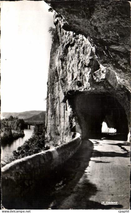 CPA Defiles de Ruoms Les Tunnels