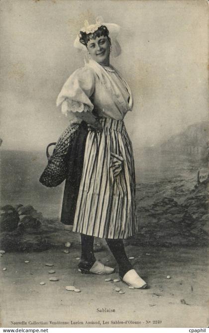 Sables d'olonne CPA Sablaise (folklore costume)