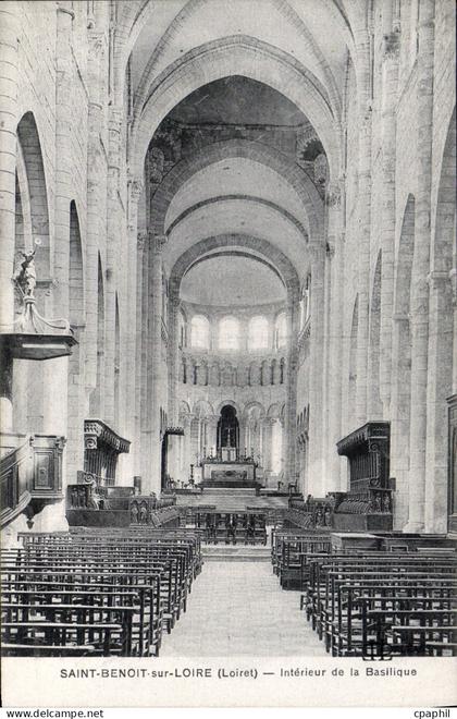 CPA Saint Benoit sur Loire Loiret Interieur de la Basilique